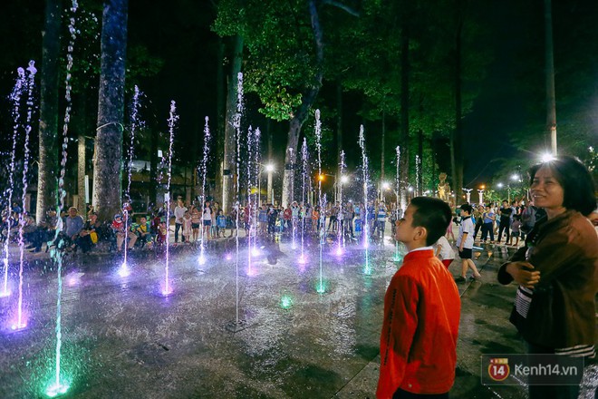 C&ocirc;ng vi&ecirc;n Văn Lang ở S&agrave;i G&ograve;n lột x&aacute;c, trở th&agrave;nh quảng trường nhạc nước lung linh như phố đi bộ Nguyễn Huệ - Ảnh 8.