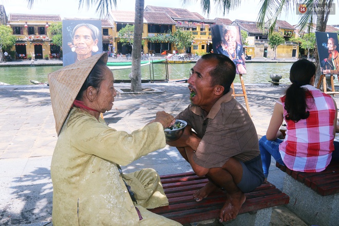 Đằng sau giai thoại ông Ôn” khiến con nít Hội An khiếp sợ là người mẹ gần 60 năm chạy theo đút cơm cho đứa con điên - Ảnh 8.