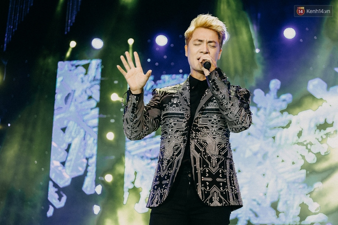 Clip: Rocker Phương Thanh, H&ograve;a Minzy khiến kh&aacute;n giả nổi da g&agrave; với những nốt cao m&aacute;u lửa trong đ&ecirc;m nhạc kỷ niệm 20 năm L&agrave;n S&oacute;ng Xanh - Ảnh 35.
