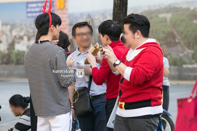 Hậu fanmeeting: James ngấu nghiến thưởng thức b&aacute;nh tr&aacute;ng nướng lề đường, Nonkul đ&aacute;ng y&ecirc;u hết cỡ tại phố đi bộ - Ảnh 8.