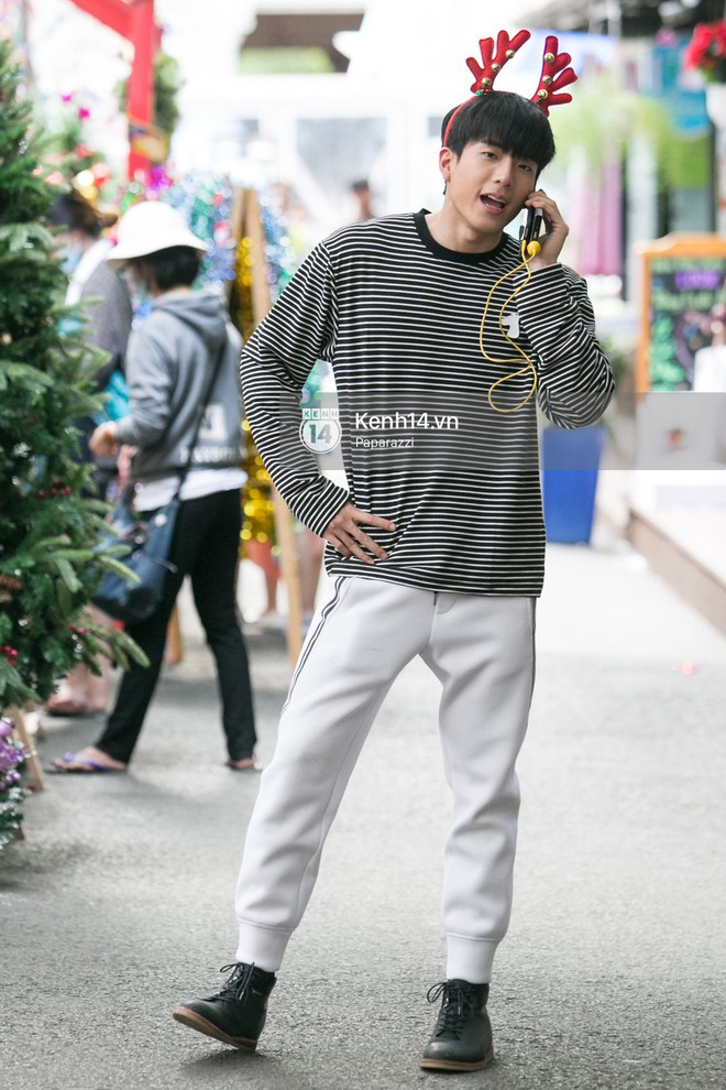 Hậu fanmeeting: James ngấu nghiến thưởng thức b&aacute;nh tr&aacute;ng nướng lề đường, Nonkul đ&aacute;ng y&ecirc;u hết cỡ tại phố đi bộ - Ảnh 11.