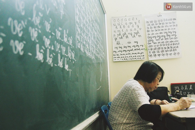 B&agrave; gi&aacute;o gi&agrave; 74 tuổi mở lớp học cho những đứa trẻ đặc biệt được bầu bạn với nhau - Ảnh 8.