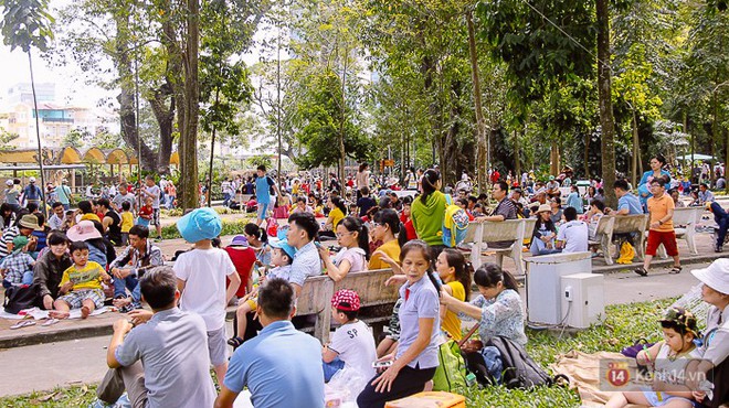 Hàng nghìn người ùn ùn đổ về khu vui chơi trong ngày cuối năm, Thảo Cầm Viên Sài Gòn quá tải - Ảnh 17.