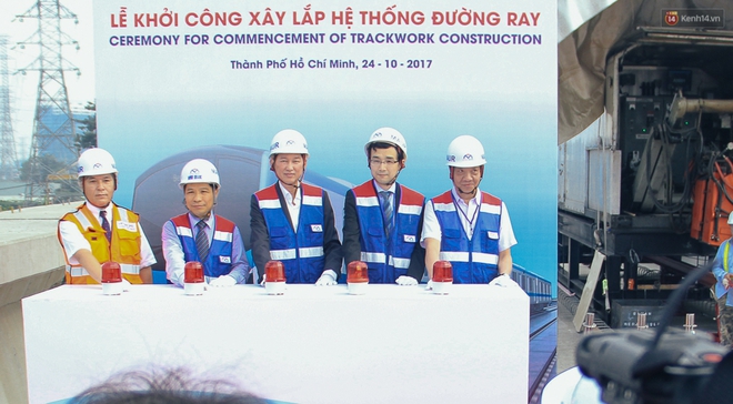 Cận cảnh lắp đặt hệ thống đường ray t&agrave;u tr&ecirc;n cao cho tuyến Metro Bến Th&agrave;nh - Suối Ti&ecirc;n - Ảnh 2.