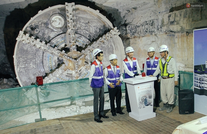 Robot “siêu khủng” gần 4 triệu USD đã xuyên thủng 781m dưới lòng đất cho nhà ga Metro Sài Gòn - Ảnh 1.