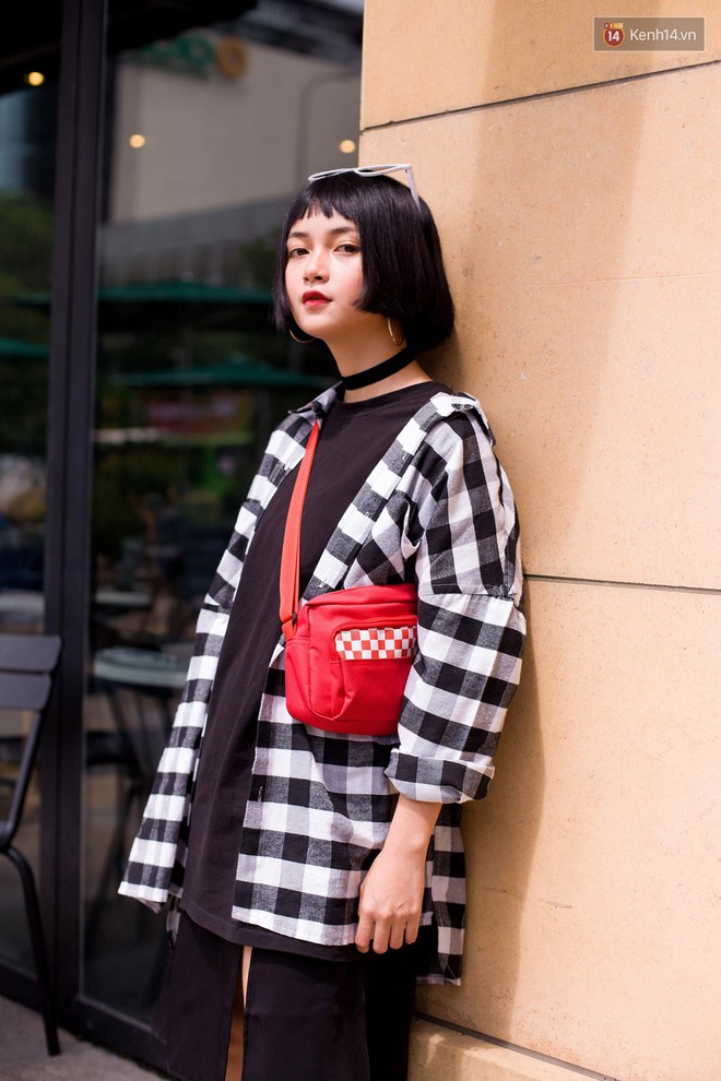 Street style 2 miền: các bạn trẻ lăng xê nhiệt tình cho túi cắp nách và họa tiết kẻ caro - Ảnh 2.