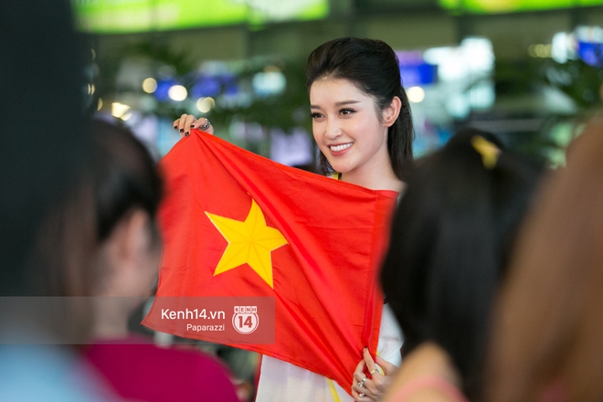 Huyền My đọ sắc c&ugrave;ng Miss Cambodia ở Hoa hậu H&ograve;a b&igrave;nh Thế giới 2017, ai đẹp hơn ai? - Ảnh 11.