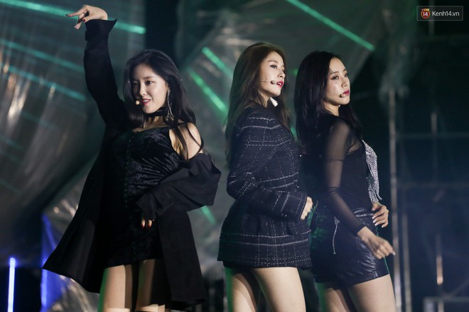 T-ara nói Cảm ơn bằng tiếng Việt, cúi gập người 90 độ cả 3 phía sân khấu để cảm ơn người hâm mộ - Ảnh 10.