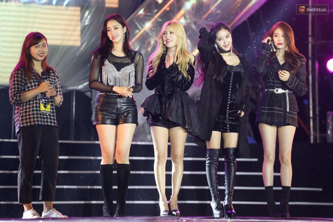 T-ara nói Cảm ơn bằng tiếng Việt, cúi gập người 90 độ cả 3 phía sân khấu để cảm ơn người hâm mộ - Ảnh 15.