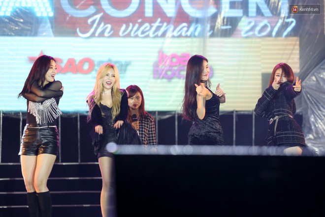 T-ara nói Cảm ơn bằng tiếng Việt, cúi gập người 90 độ cả 3 phía sân khấu để cảm ơn người hâm mộ - Ảnh 18.