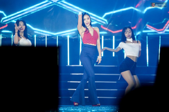 T-ara nói Cảm ơn bằng tiếng Việt, cúi gập người 90 độ cả 3 phía sân khấu để cảm ơn người hâm mộ - Ảnh 22.