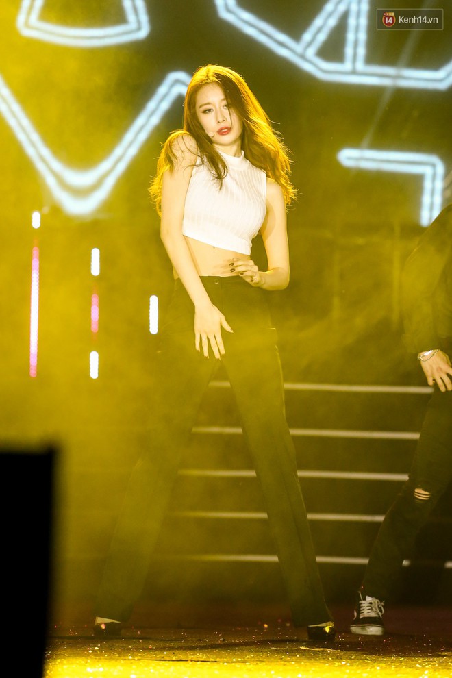 T-ara nói Cảm ơn bằng tiếng Việt, cúi gập người 90 độ cả 3 phía sân khấu để cảm ơn người hâm mộ - Ảnh 26.