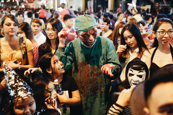 Giới trẻ S&agrave;i G&ograve;n hưởng ứng Halloween: Phố đi bộ B&ugrave;i Viện l&agrave; s&agrave;n h&oacute;a th&acirc;n đặc sắc nhất năm nay! - Ảnh 8.