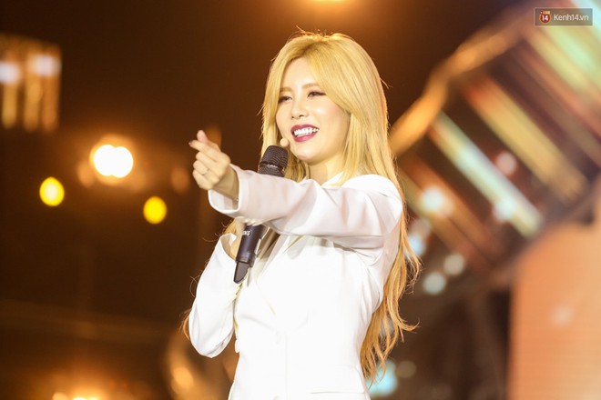 T-ara nói Cảm ơn bằng tiếng Việt, cúi gập người 90 độ cả 3 phía sân khấu để cảm ơn người hâm mộ - Ảnh 48.