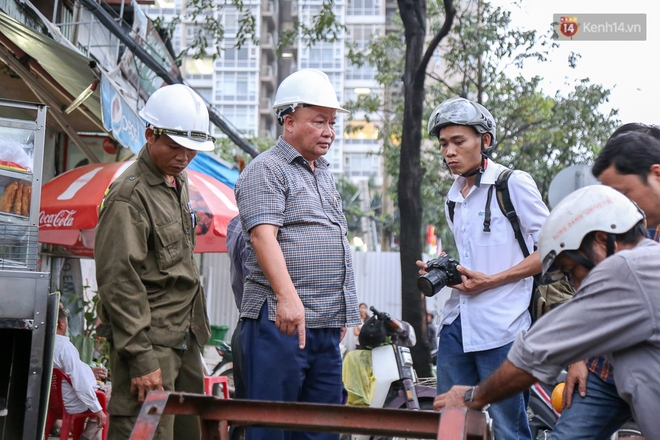 Cống đầy rác khiến đường Nguyễn Hữu Cảnh ngập nặng, ông chủ của siêu máy bơm hút nước: Có kẻ phá hoại chúng tôi! - Ảnh 6.