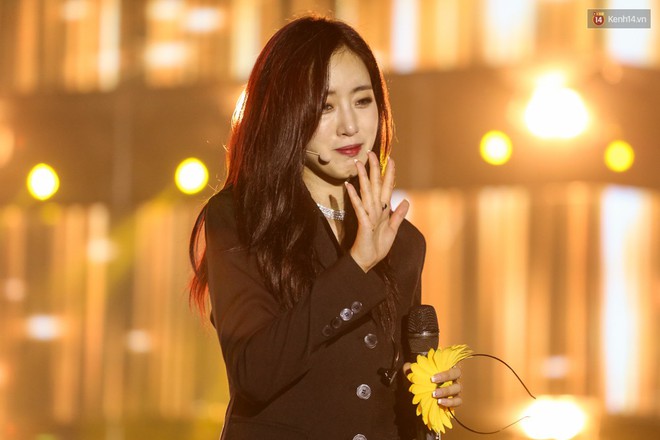 T-ara nói Cảm ơn bằng tiếng Việt, cúi gập người 90 độ cả 3 phía sân khấu để cảm ơn người hâm mộ - Ảnh 54.