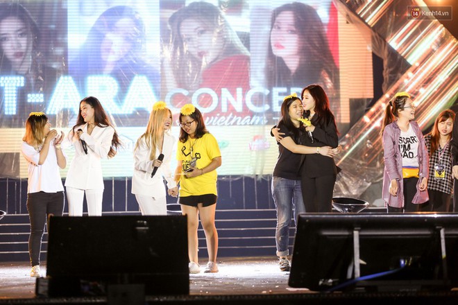 T-ara nói Cảm ơn bằng tiếng Việt, cúi gập người 90 độ cả 3 phía sân khấu để cảm ơn người hâm mộ - Ảnh 57.