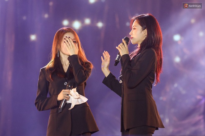 T-ara nói Cảm ơn bằng tiếng Việt, cúi gập người 90 độ cả 3 phía sân khấu để cảm ơn người hâm mộ - Ảnh 60.