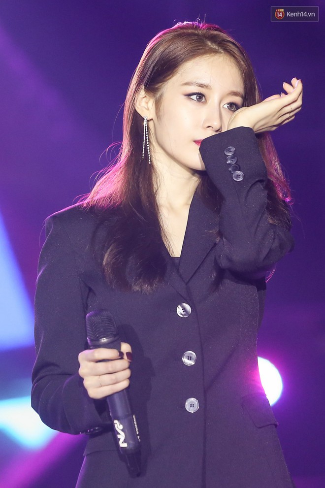 T-ara nói Cảm ơn bằng tiếng Việt, cúi gập người 90 độ cả 3 phía sân khấu để cảm ơn người hâm mộ - Ảnh 70.