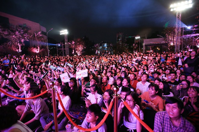 Thuận Kiều Plaza chính thức đổi tên thành The Garden Mall, hàng nghìn người Sài Gòn chen nhau vào khám phá trong ngày khai trương - Ảnh 10.