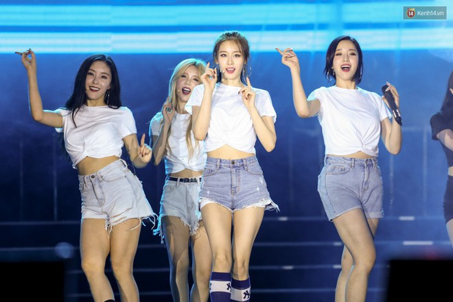 T-ara nói Cảm ơn bằng tiếng Việt, cúi gập người 90 độ cả 3 phía sân khấu để cảm ơn người hâm mộ - Ảnh 79.