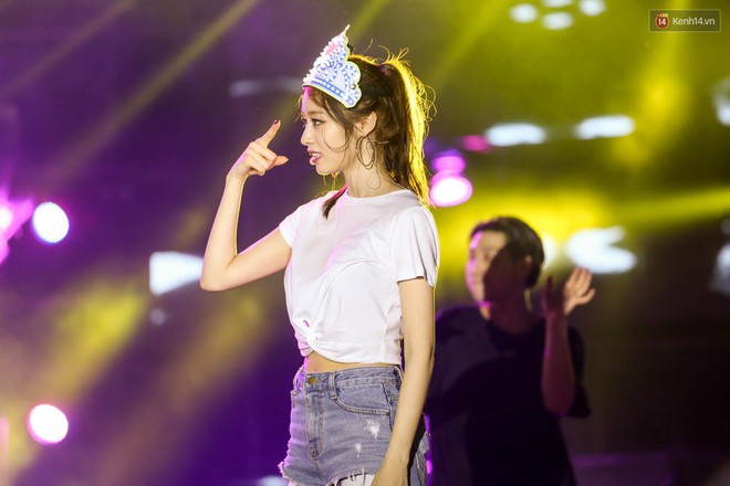 T-ara nói Cảm ơn bằng tiếng Việt, cúi gập người 90 độ cả 3 phía sân khấu để cảm ơn người hâm mộ - Ảnh 81.