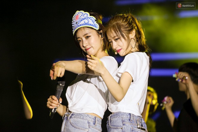 T-ara nói Cảm ơn bằng tiếng Việt, cúi gập người 90 độ cả 3 phía sân khấu để cảm ơn người hâm mộ - Ảnh 83.