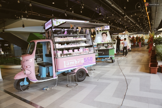 Hồi sinh Thuận Kiều Plaza, hàng chục chiếc xe lam cũ được tái chế đáng yêu để trở thành gian hàng buôn bán - Ảnh 6.