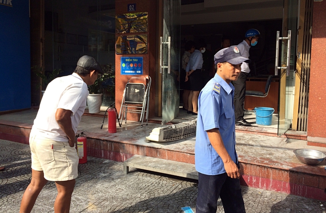 Đà Nẵng: Chập điện gây cháy, chi nhánh ngân hàng Sacombank phải tạm đóng cửa để dọn dẹp - Ảnh 4.