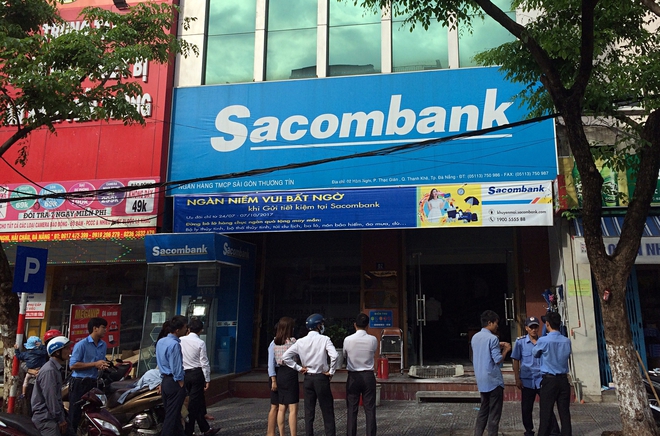 Đà Nẵng: Chập điện gây cháy, chi nhánh ngân hàng Sacombank phải tạm đóng cửa để dọn dẹp - Ảnh 1.