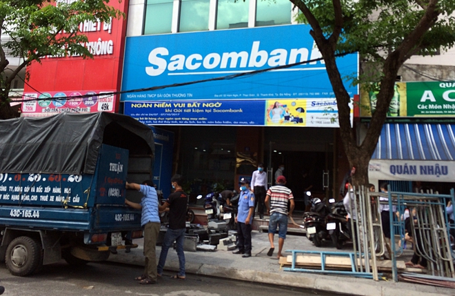 Đà Nẵng: Chập điện gây cháy, chi nhánh ngân hàng Sacombank phải tạm đóng cửa để dọn dẹp - Ảnh 5.