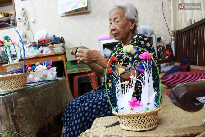 Gia đình cụ bà suốt 70 năm nuôi thiên nga bông giữa lòng phố cổ - Ảnh 7.
