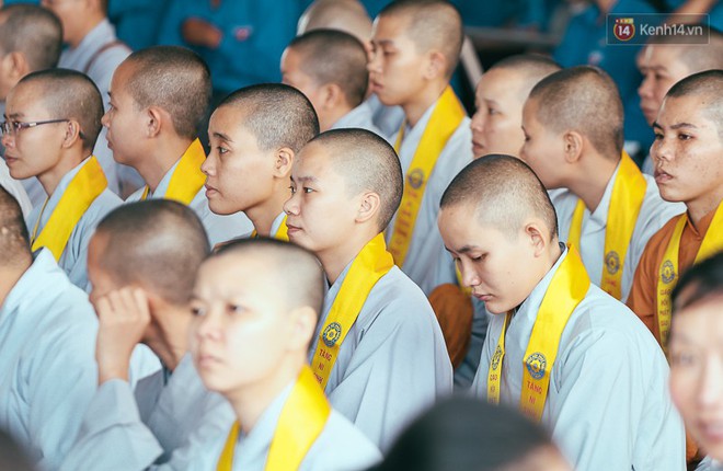 Nghẹn ng&agrave;o nước mắt trong đại lễ cầu si&ecirc;u cho c&aacute;c nạn nh&acirc;n tử vong v&igrave; tai nạn giao th&ocirc;ng 2017 - Ảnh 4.