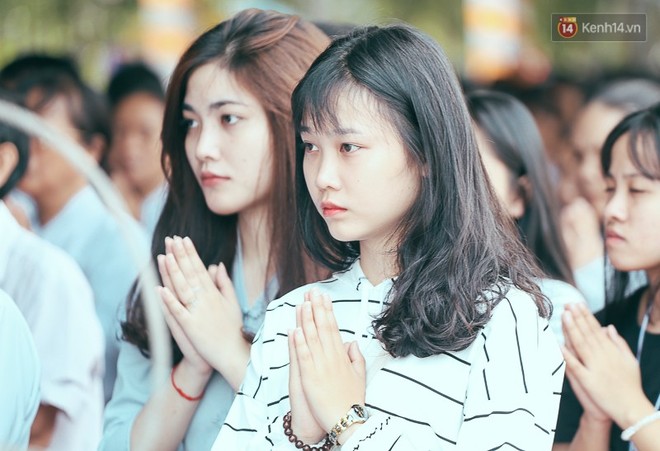 Nghẹn ng&agrave;o nước mắt trong đại lễ cầu si&ecirc;u cho c&aacute;c nạn nh&acirc;n tử vong v&igrave; tai nạn giao th&ocirc;ng 2017 - Ảnh 15.