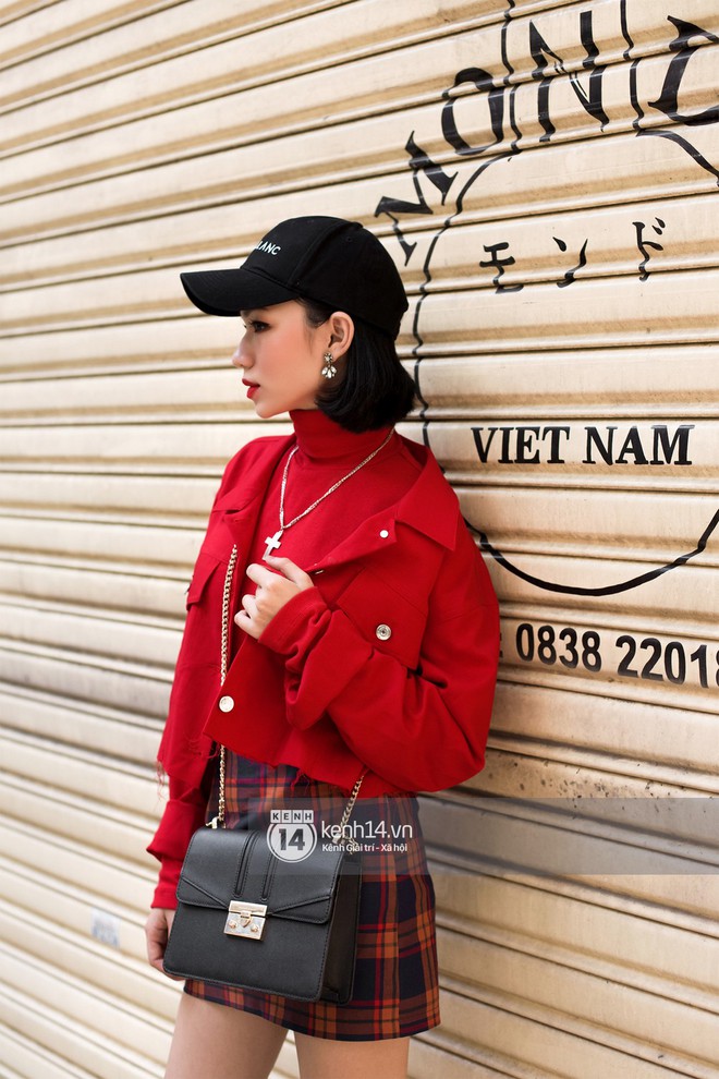 Street style 2 miền: biker jacket, màu đỏ và chân váy mini là 3 thần chú trong từ điển mix đồ của giới trẻ - Ảnh 1.