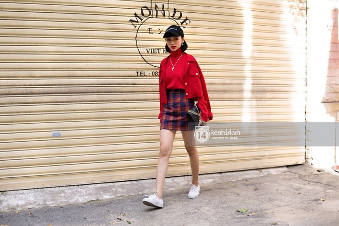 Street style 2 miền: biker jacket, m&agrave;u đỏ v&agrave; ch&acirc;n v&aacute;y mini l&agrave; 3 thần ch&uacute; trong từ điển mix đồ của giới trẻ - Ảnh 2.