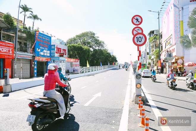 Cầu vượt th&eacute;p hơn 500 tỉ đồng ch&iacute;nh thức th&ocirc;ng xe, cửa ng&otilde; s&acirc;n bay T&acirc;n Sơn Nhất được giải cứu - Ảnh 2.