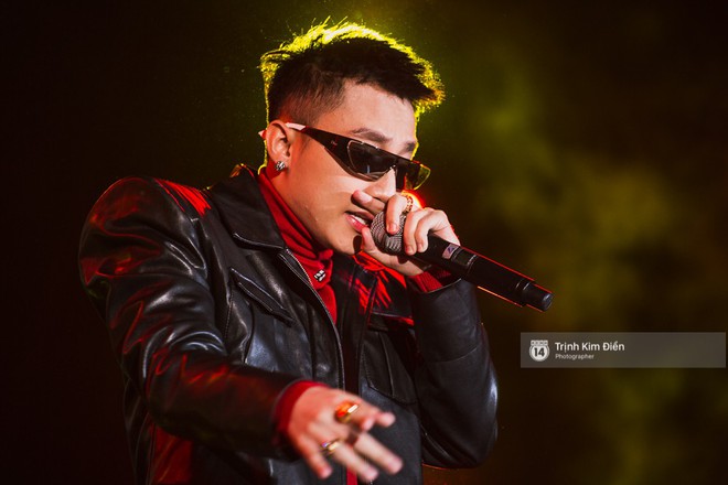 Clip: Sơn T&ugrave;ng M-TP chất ngầu với quả đầu đinh mới, đốt ch&aacute;y s&acirc;n khấu c&ugrave;ng loạt hit khủng - Ảnh 6.