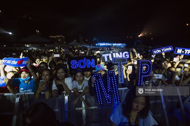 Clip: Sơn T&ugrave;ng M-TP chất ngầu với quả đầu đinh mới, đốt ch&aacute;y s&acirc;n khấu c&ugrave;ng loạt hit khủng - Ảnh 12.
