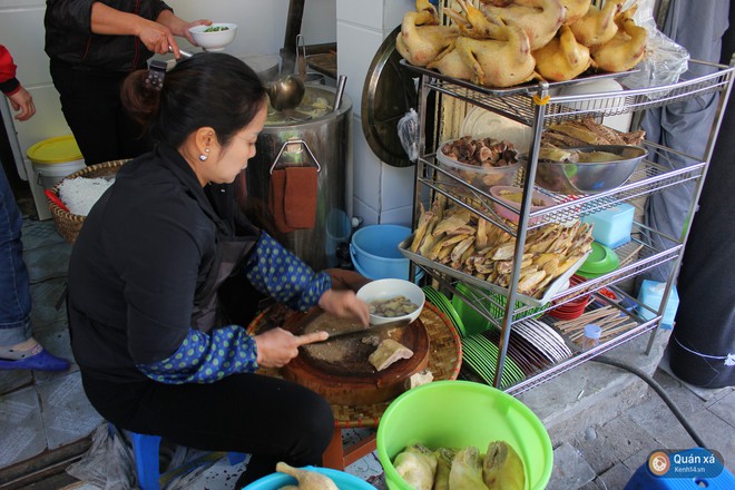 Bún ngan chặt Phùng Hưng: Mê mẩn món cổ nhừ nổi tiếng gần 20 năm ở Hà Nội - Ảnh 2.
