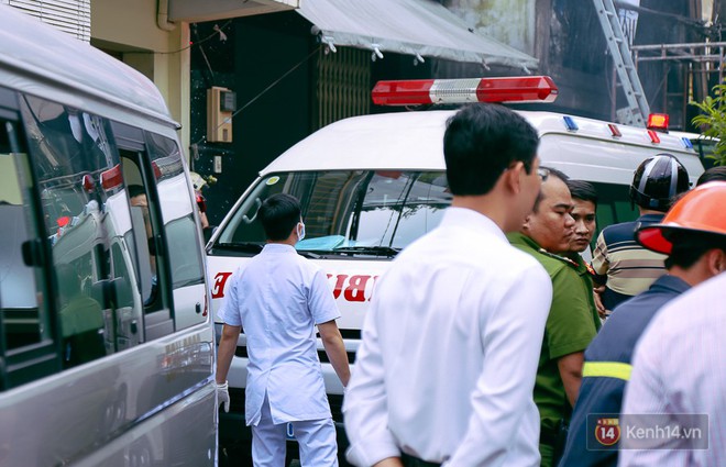 Cận cảnh hiện trường vụ cháy kinh hoàng ở Sài Gòn: Cảnh sát PCCC buồn đau vì không cứu được 3 mẹ con - Ảnh 3.