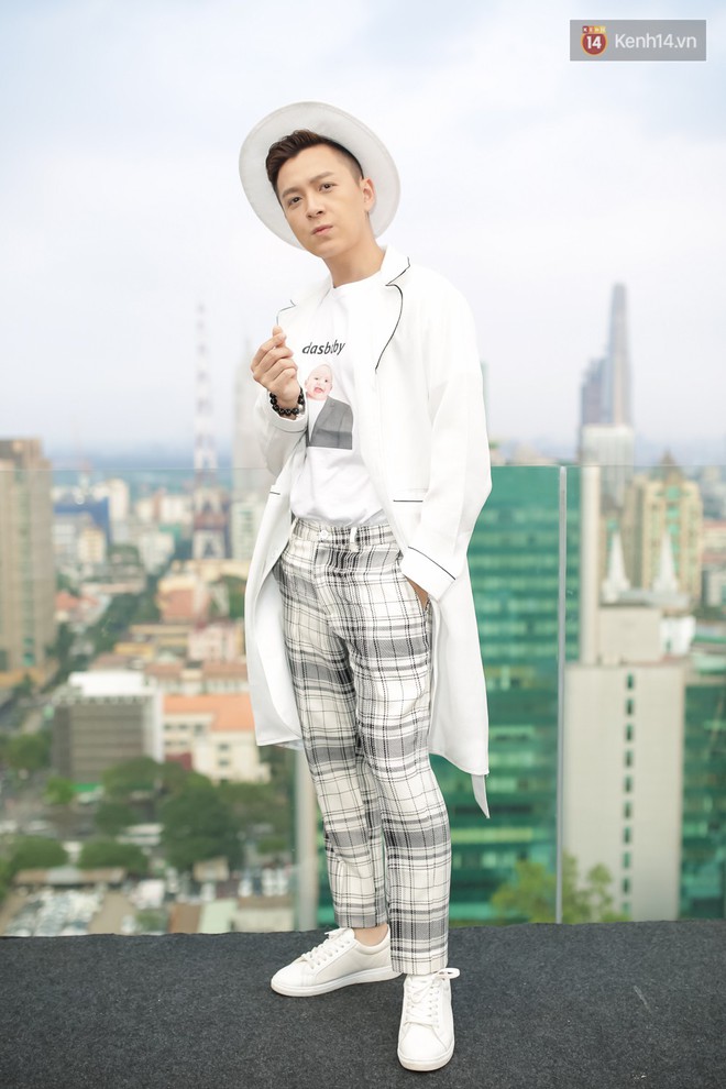 Minh Hằng đưa chuyện đề nghị cấp giấy ph&eacute;p biểu diễn, ch&egrave;n &eacute;p trong showbiz v&agrave;o MV mới - Ảnh 7.