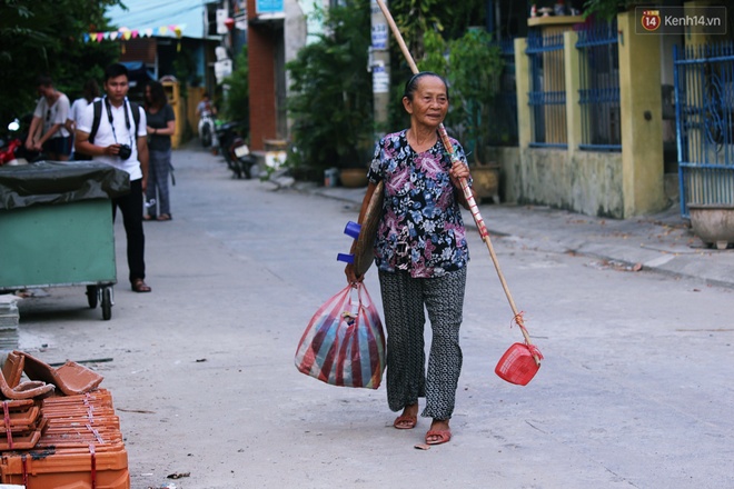 Đằng sau giai thoại ông Ôn” khiến con nít Hội An khiếp sợ là người mẹ gần 60 năm chạy theo đút cơm cho đứa con điên - Ảnh 5.