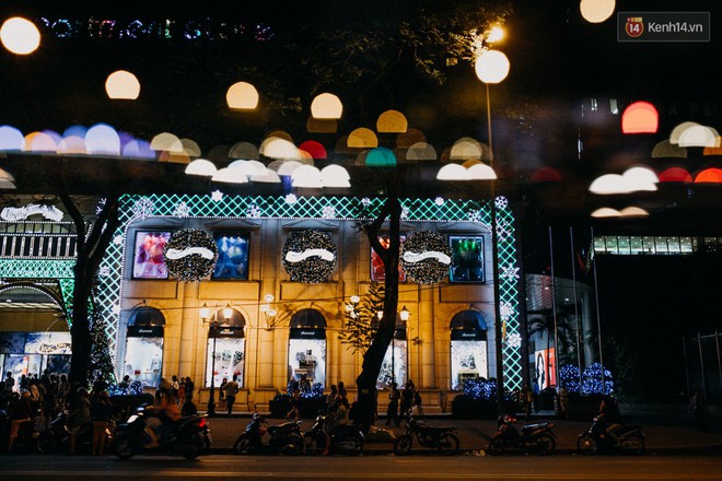 Ở Sài Gòn, đi những đâu để hưởng không khí Giáng sinh sớm? - Ảnh 19.