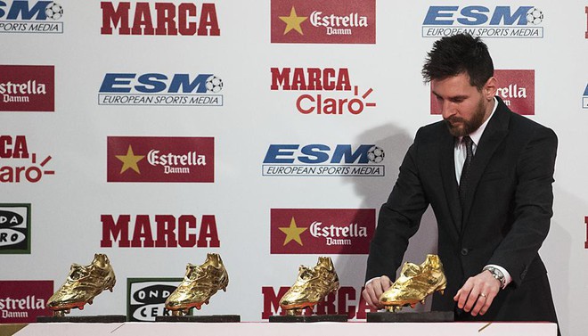 Con trai Messi phùng má siêu dễ thương, cùng cha nhận giải Chiếc giày vàng - Ảnh 8.