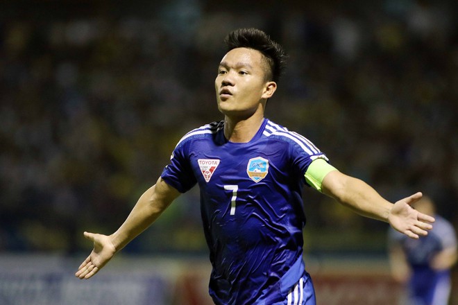 Vượt qua Than Quảng Ninh, Quảng Nam trở lại ng&ocirc;i đ&acirc;̀u V.League 2017 - Ảnh 4.