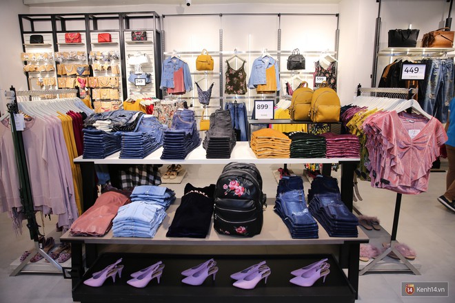 Stradivarius Việt Nam khai trương: Đồ đẹp gi&aacute; si&ecirc;u dễ chịu, &aacute;o ph&ocirc;ng cao nhất chỉ 249.000 đồng - Ảnh 15.