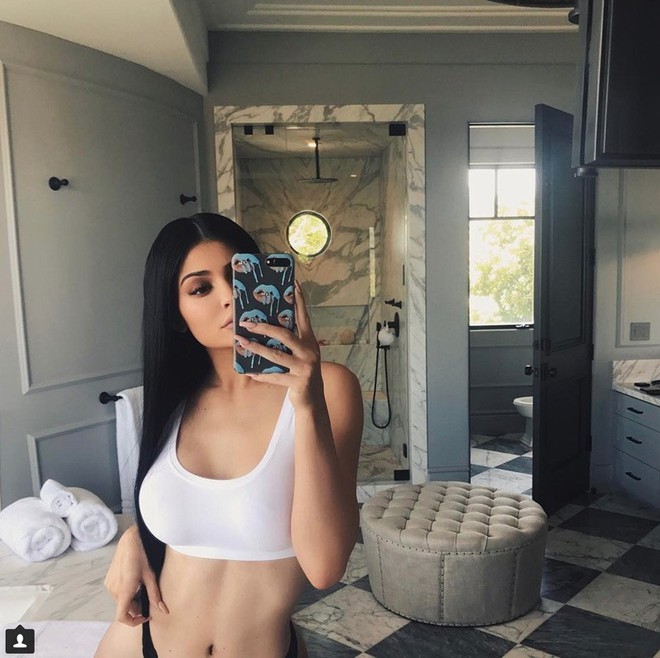 Cuộc chiến body của chị em Kendall - Kylie và Gigi - Bella: Bụng không chỉ phẳng lỳ mà còn phải có cơ bắp sexy - Ảnh 7.
