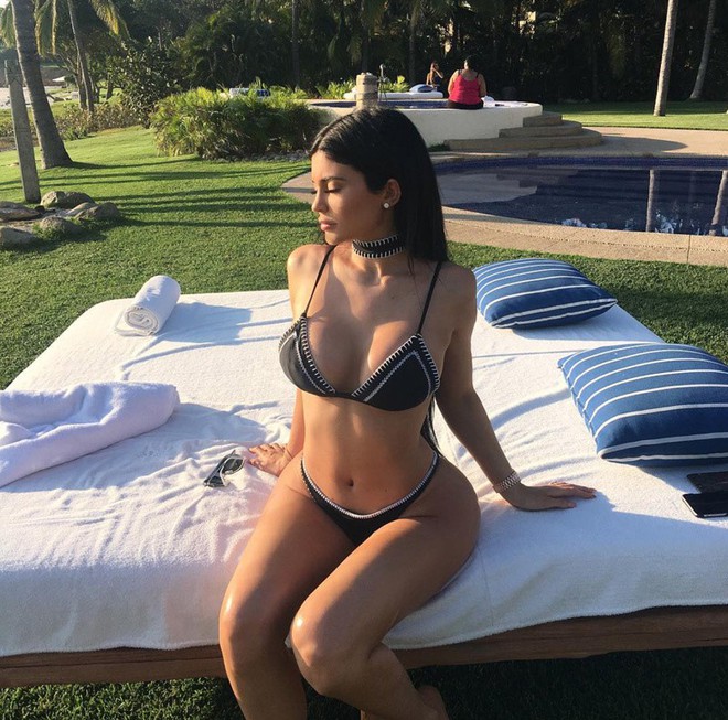 Cuộc chiến body của chị em Kendall - Kylie và Gigi - Bella: Bụng không chỉ phẳng lỳ mà còn phải có cơ bắp sexy - Ảnh 9.