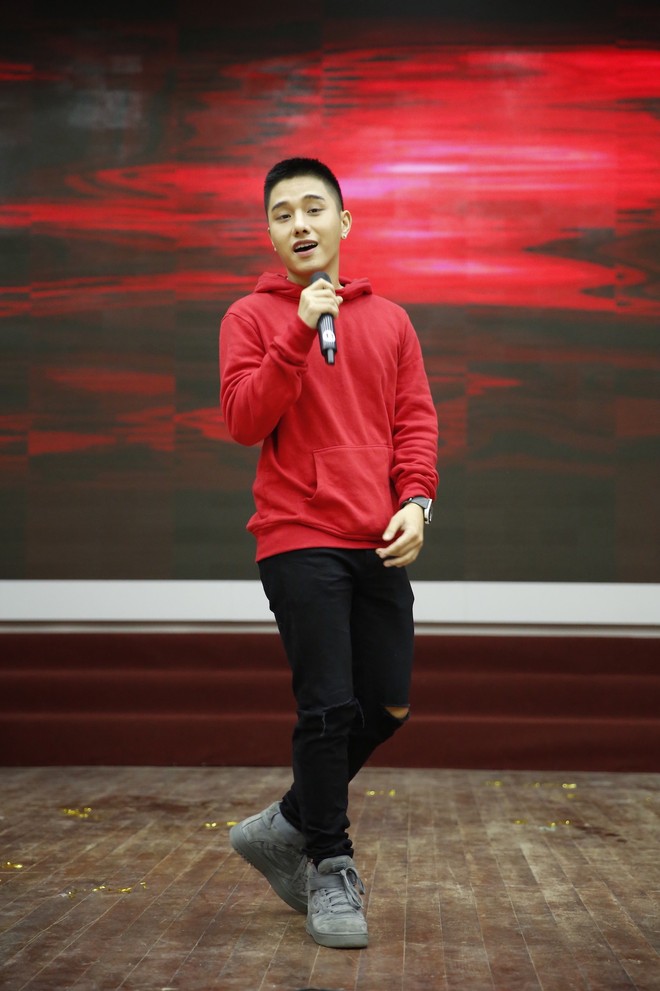 Angela Phương Trinh nắm tay Rocker Nguyễn, nhớ lại cảnh h&ocirc;n nhau nhưng vẫn chọn Hữu Vi l&agrave; bạn trai l&yacute; tưởng  - Ảnh 8.